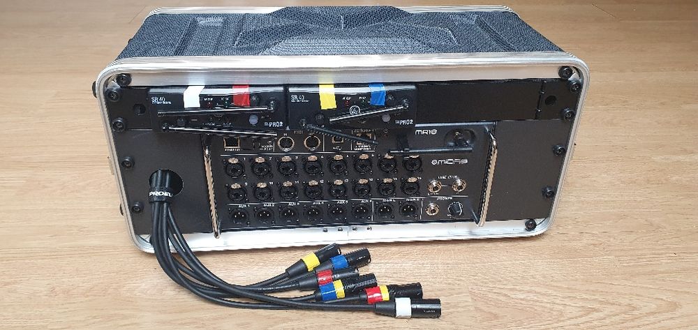 ZESTAW mikser cyfrowy MIDAS MR18 + 2x AKG WMS-40 MINI 4 MIKROFONY