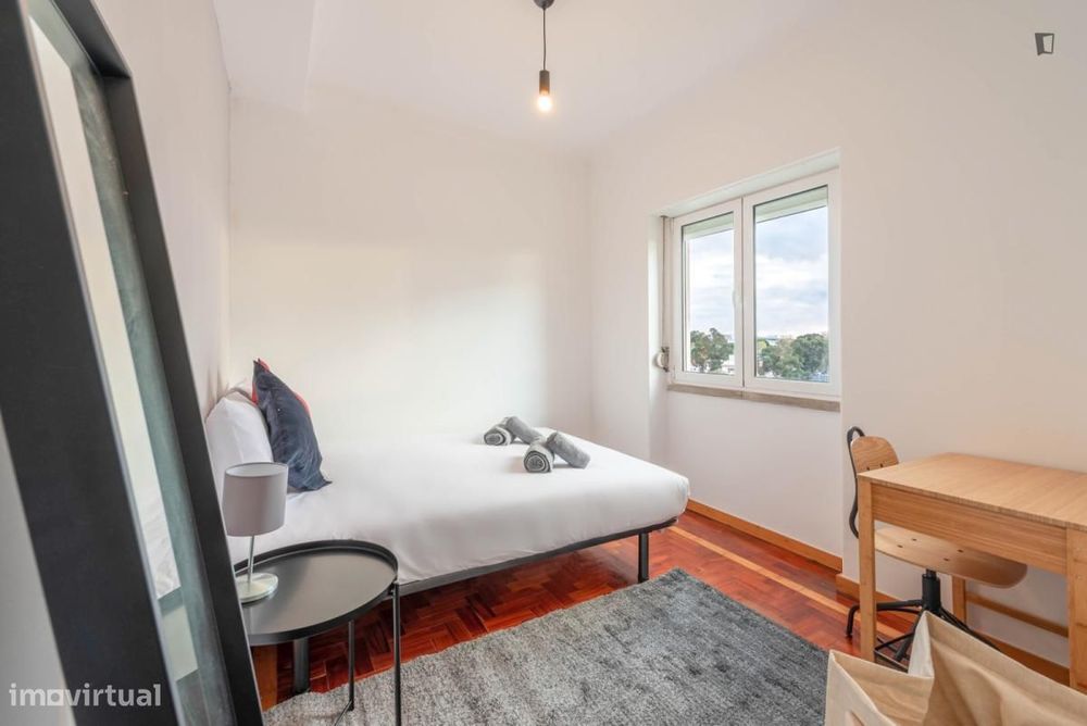 Quarto - localizado em Telheiras Lisbon