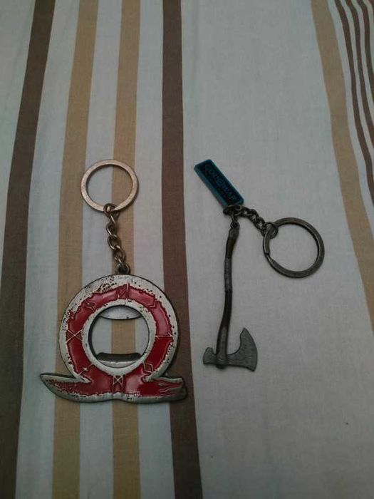 Extras: Porta Chaves God of War