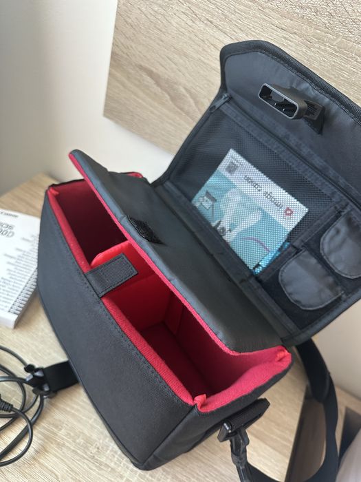 Máquina Fotográfica Canon EOS 2000D com mala transporte