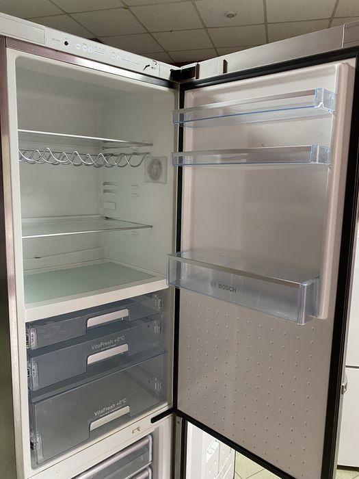 Двухкамерный холодильник BOSCH NoFrost FD8802