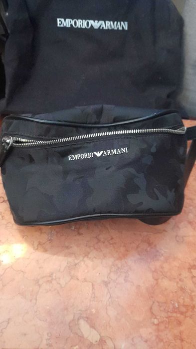 Bolsa de cintura Emporio Armani com saco como nova.