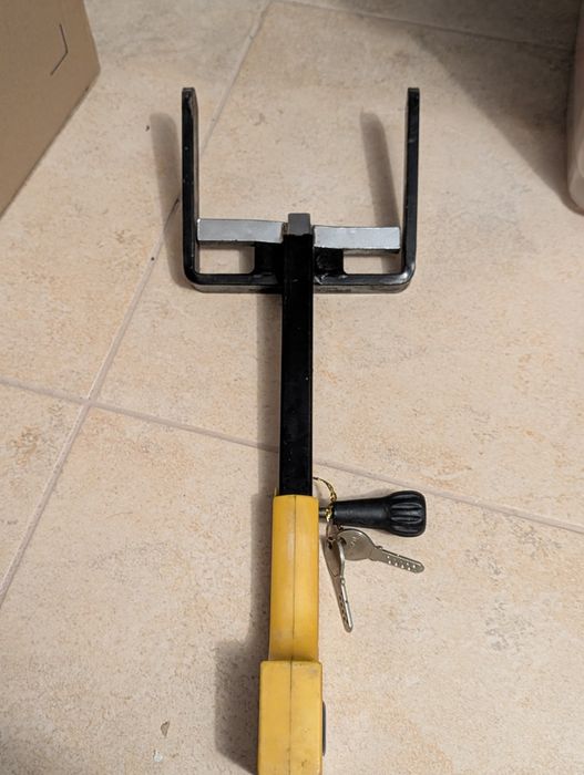 Vendo tranca de direção para carro.