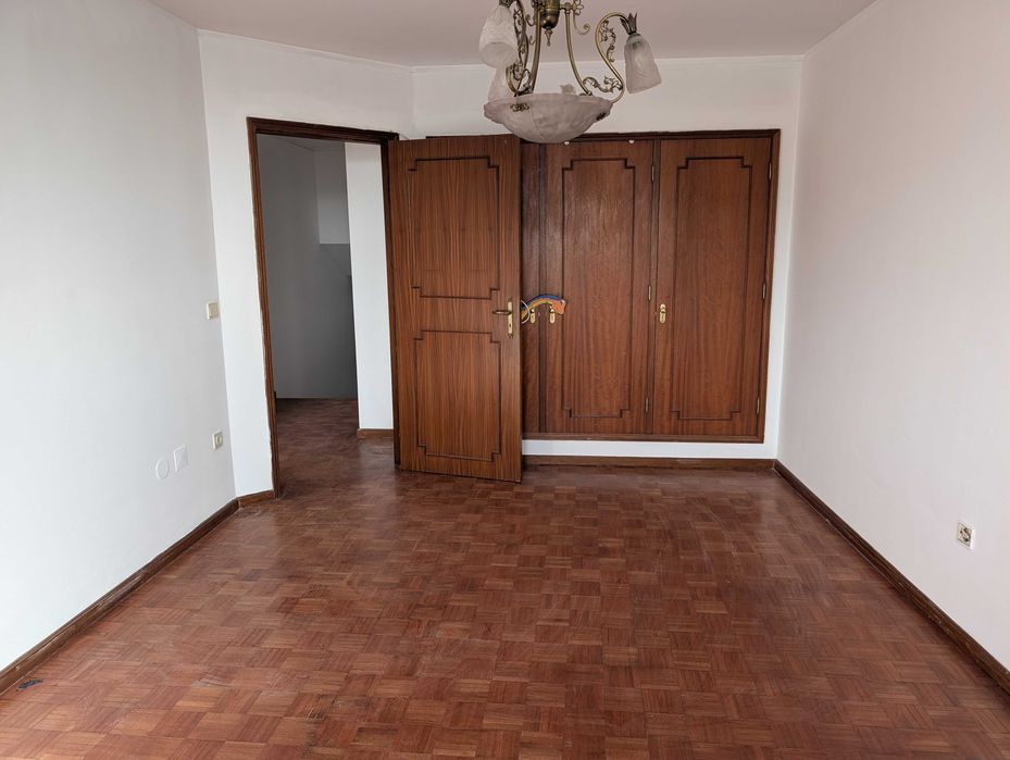 arrendamento apartamento, excelente localização, baixa do Porto, boas áreas, perto de tudo e com transportes para qualquer lado
