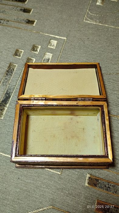 Шкатулка школи маркетрі інкрустації соломою