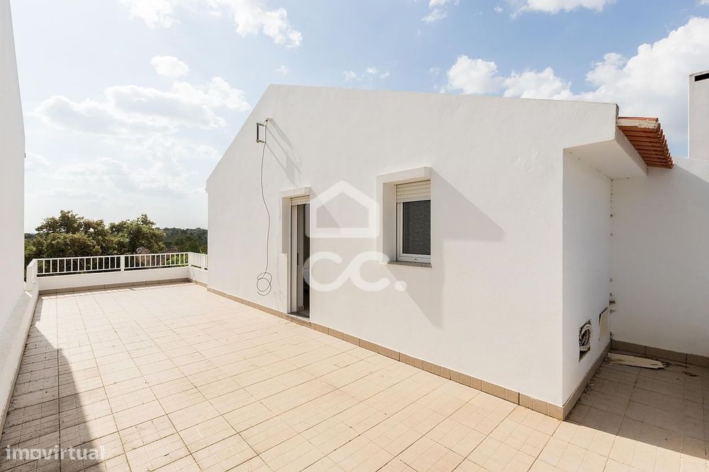 Moradia T3 c/ Quintal, Terraço e Garagem no Loteamento Quinta das Sesm