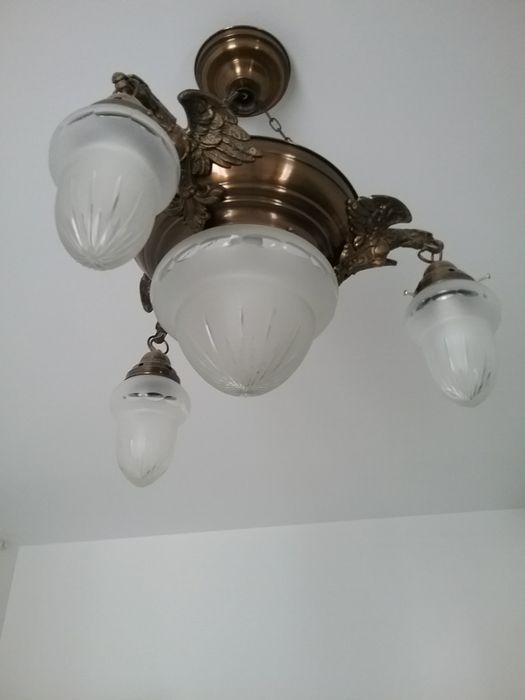 Żyrandol z orłami mosiężny ręczna Polska produkcja.