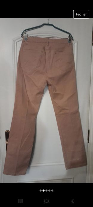 Calças de ganga com alguns salpicos mais claros