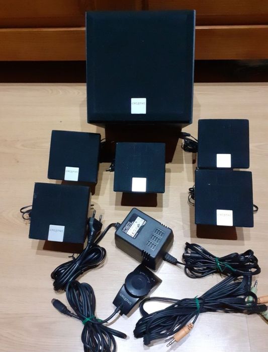 Sistema de som creative 5.1