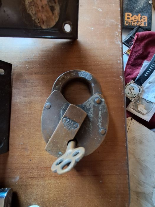 Conjunto Fechaduras e Puxadores Novos