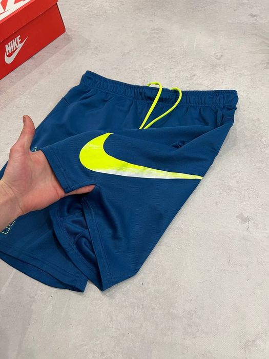 Спортивні шорти Nike Big Swoosh M