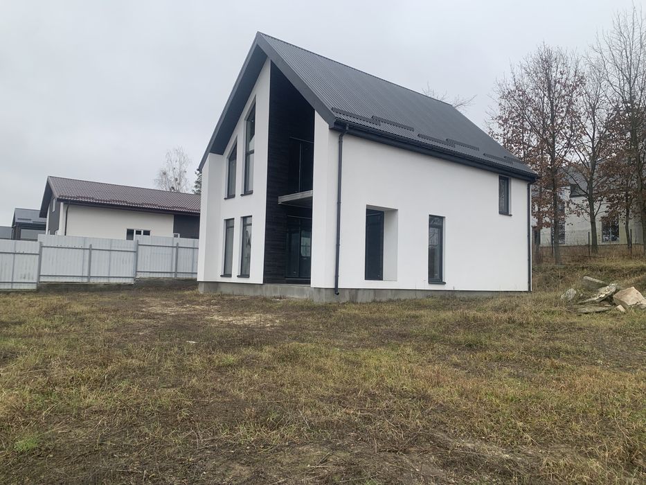 Чудовий будинок в передмісті Києва