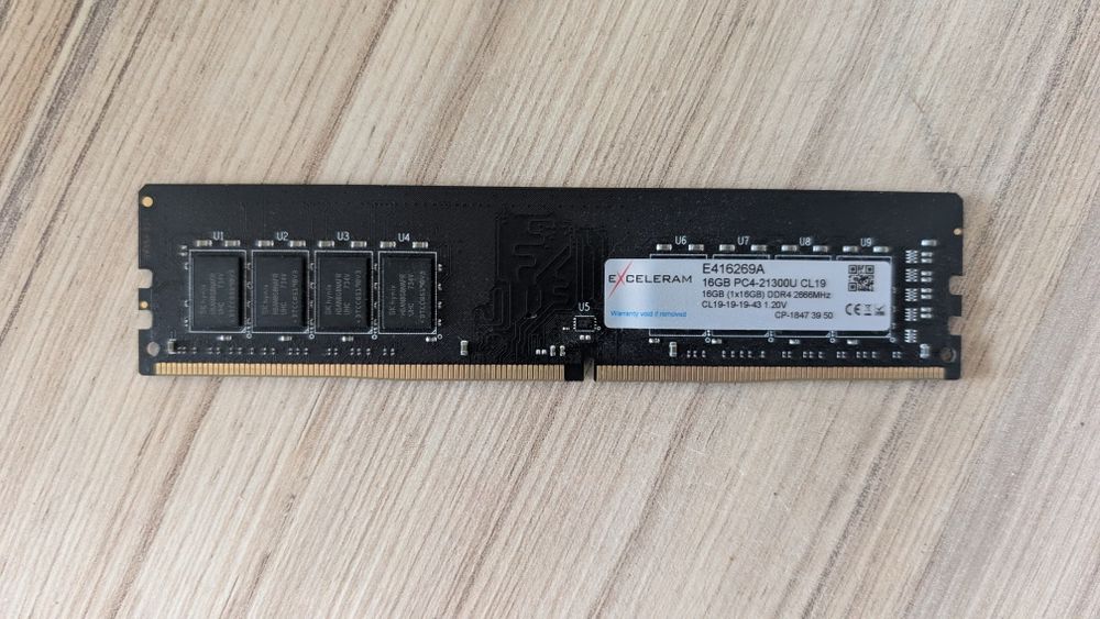 Модуль пам'яті для комп'ютера eXceleram DDR4 16GB 2666 MHz (E416269A)