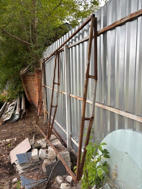 Навіс для будинку дачі