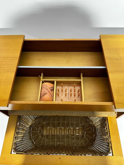 Piękny duński tekowy niciak lata 60. vintage drewno mosiądz szafka.