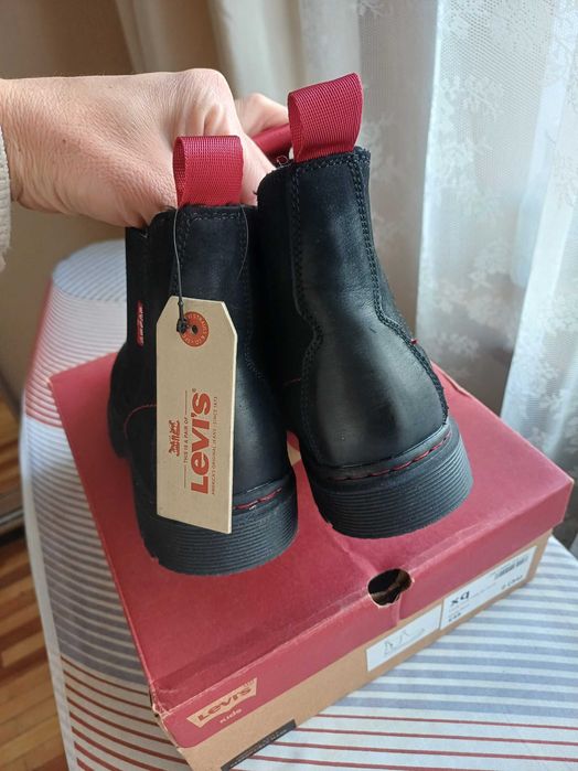 Демісезонні черевички дівчинці Levi's, 34 р.