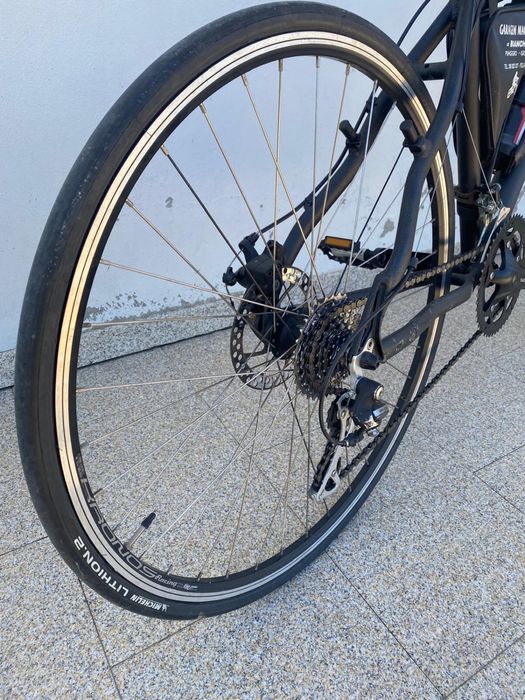 Bicicleta Híbrida / Fitness 700c com Travões de Disco