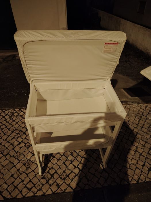 Vendo banheira e muda fraldas para bebe usado mas com pouco isso vendo porque o meu filho já não usa mais
