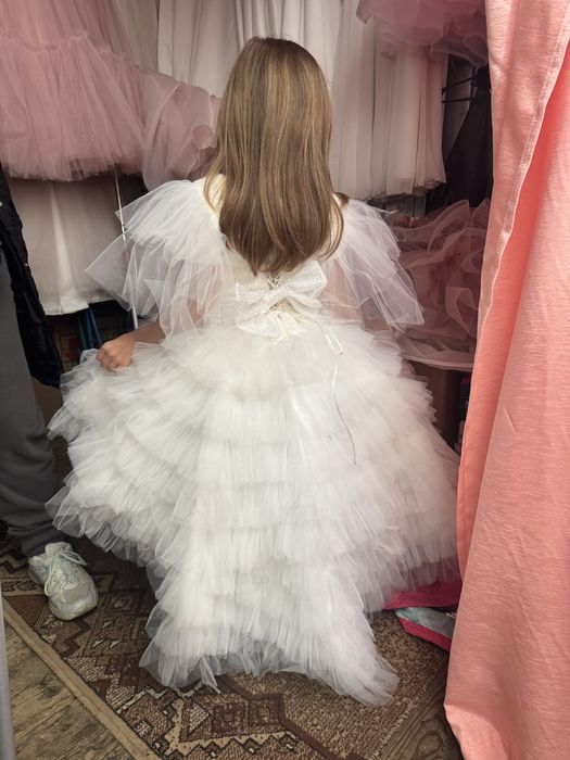 Найкрасивіша сукня на дівчинку