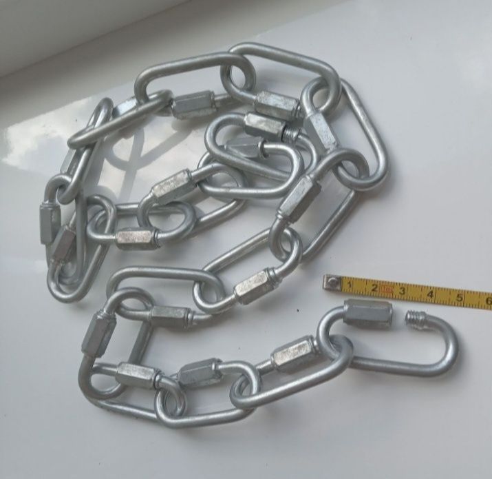 Кружка, фляга, карабіни.