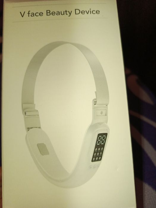 Wielofunkcyjny masażer do twarzy.