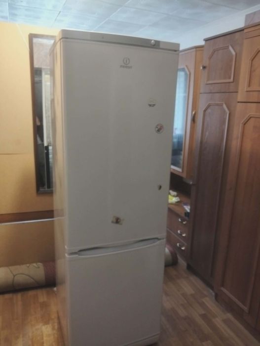 Продам холодильник бу срочно