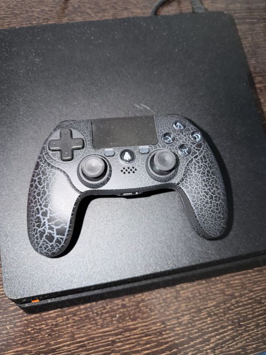 Vendo ps4 500gb  com 2 comandos