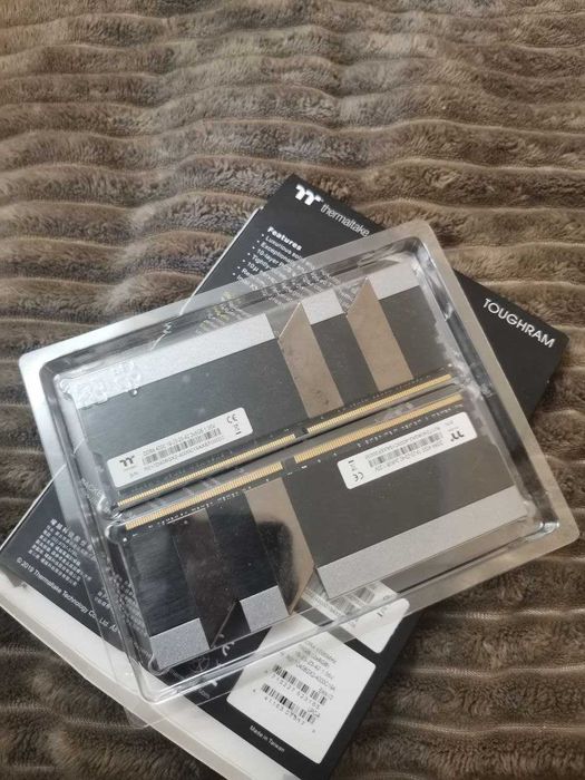 Оперативная память Thermaltake Toughram DDR4 16gb (2x8gb) 4000MHz