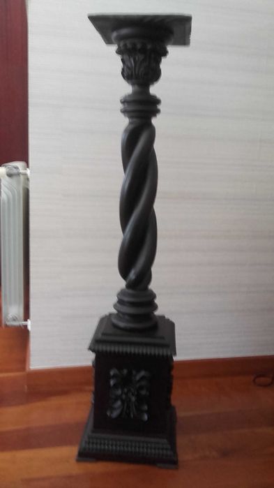 Par de colunas antigas
Dimensões: ( largura x altura) 24cm x 1.2m