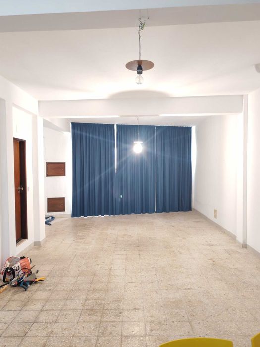 Armazém com 81m2 em Faro
