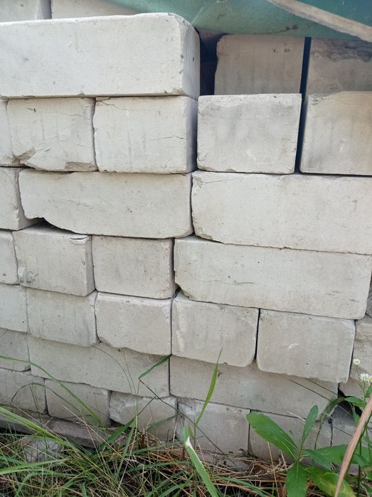 Продам белый кирпич