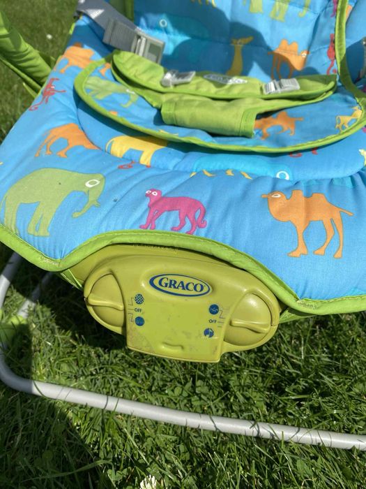 GRACO leżaczek zielony z muzyką w zwierzątka