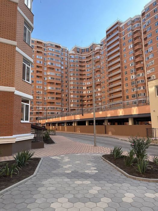 "Реал-Парк", Двухсторонняя 2 комнатная квартира 72 кв.  2 этаж  Лоджия