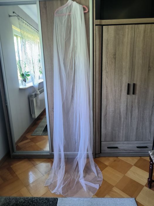 Długi welon biały katedralny