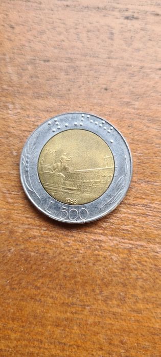 Modas 20 centimos raras em estado razoável.. e moeda de 500 L