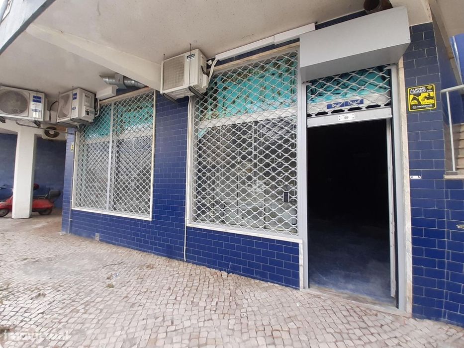 Commercial shop in Loures