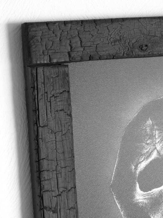 Ręcznie grawerowany obraz na blasze... oryginalna rama opalona...