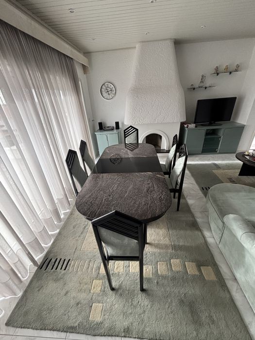 Mesa extensivel com 6 cadeiras