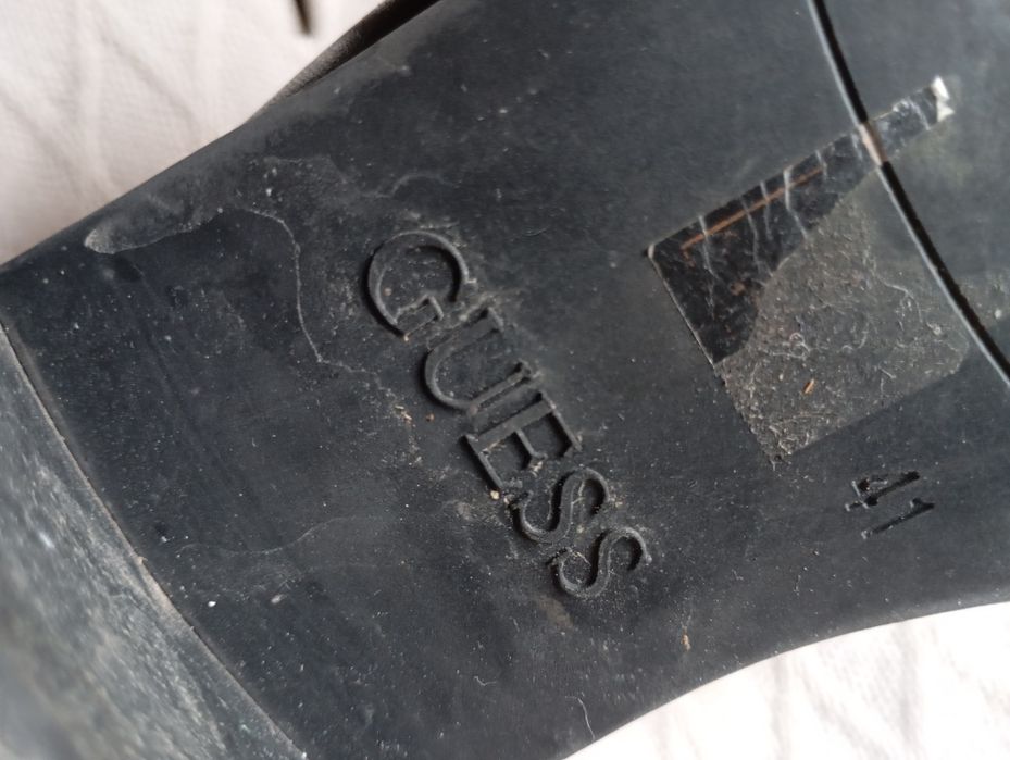 GUESS 41R czarne botki na słupku Colleen z ćwiekami 27cm wkładka