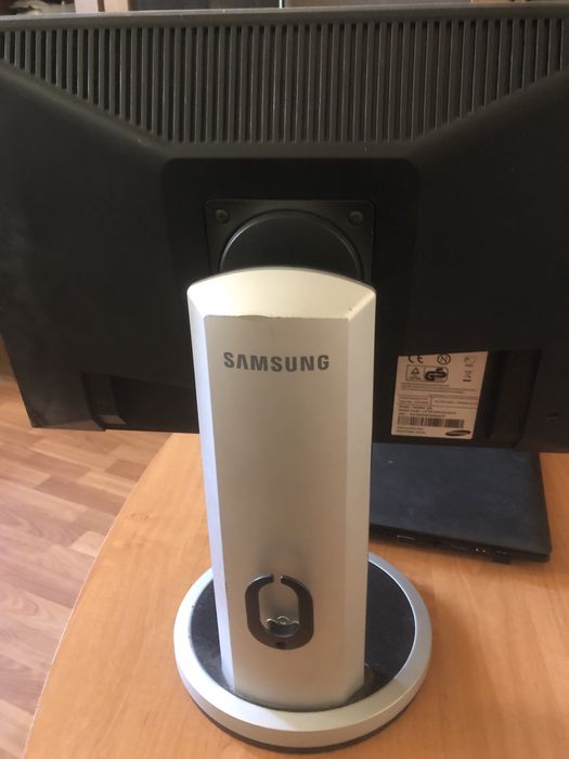 Монитор Samsung 940BW 19 дюймов vga dvi