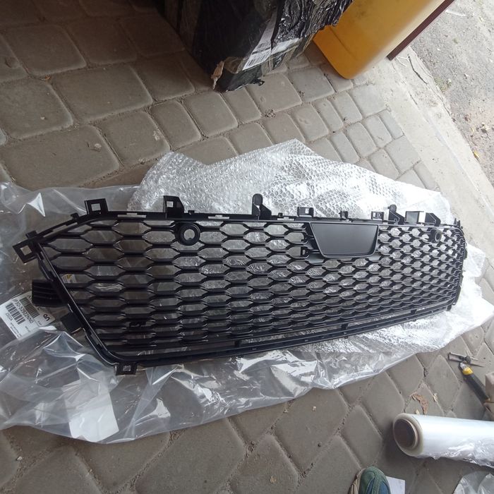 Решітка нижня під парктроніки Jeep Grand Cherokee WL