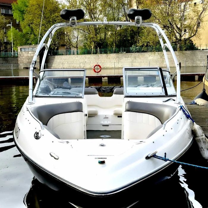 Łódź motorowodna YAMAHA 230 HO + przyczepa