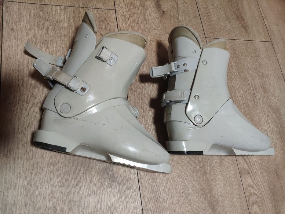 Buty narciarskie Lowa