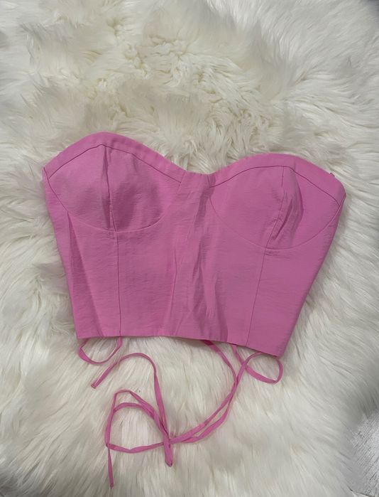 Różowy top z Zary z wiązaniem na plecach