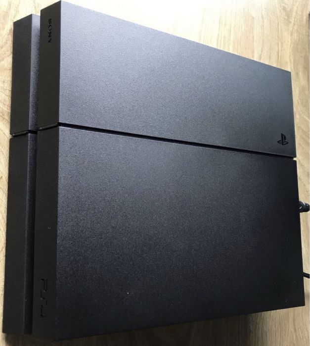 PS4 como nova, 2 comandos + 6 jogos, etc.