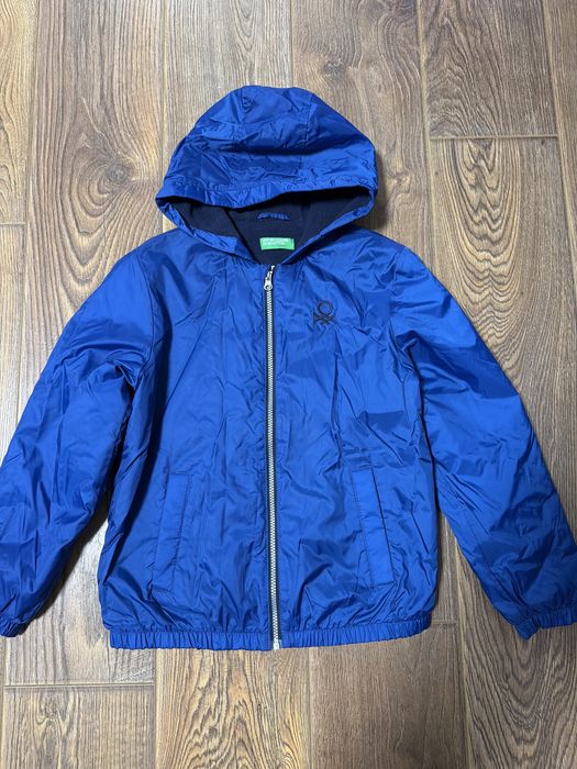 Одяг, курточка ………..