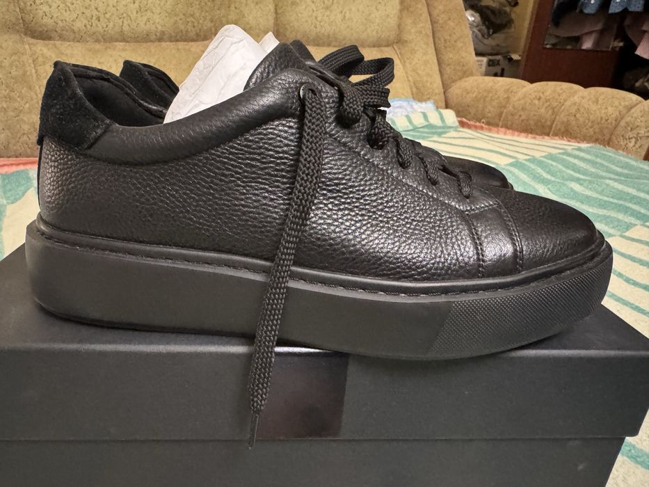 Продам новые мужские кожанные кеды