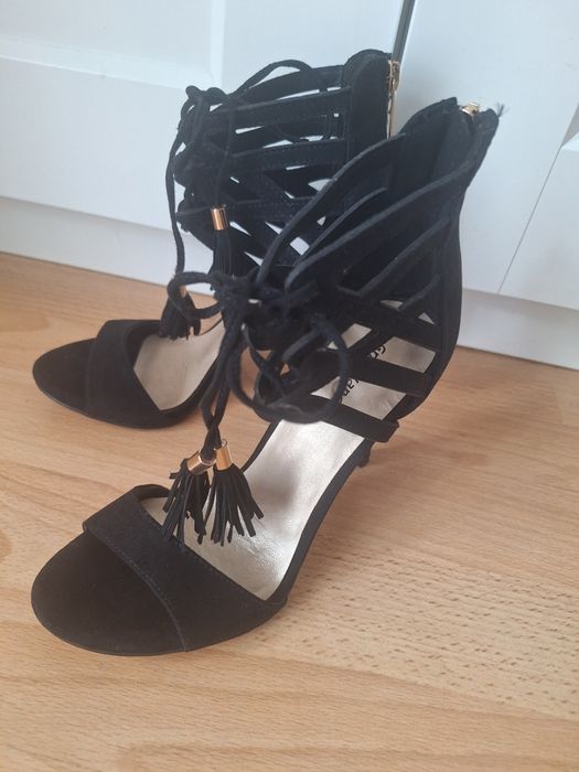 Czarne szpilki zamsz