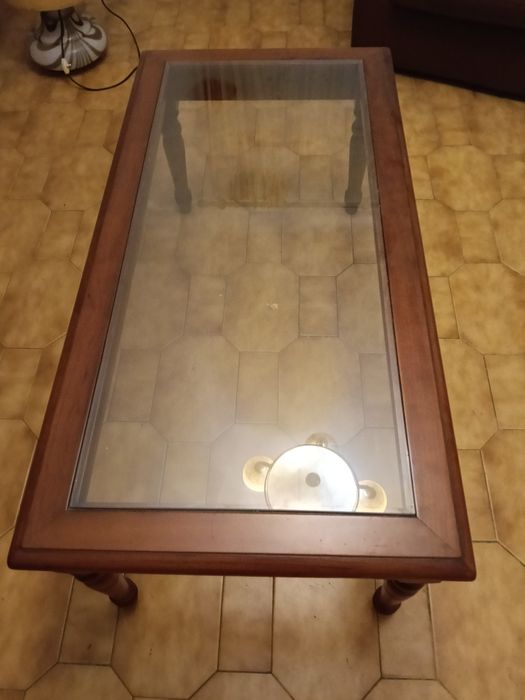 Mesa de centro em madeira e vidro