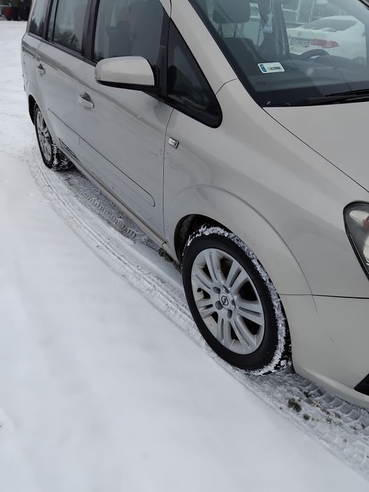 Продам опель зафіра в гарному стані2008року